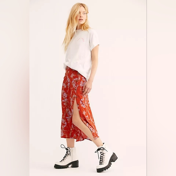 Chelsea & Theodore Red Floral Side Button Slit Printed Midi Skirt - Picture 1 of 8